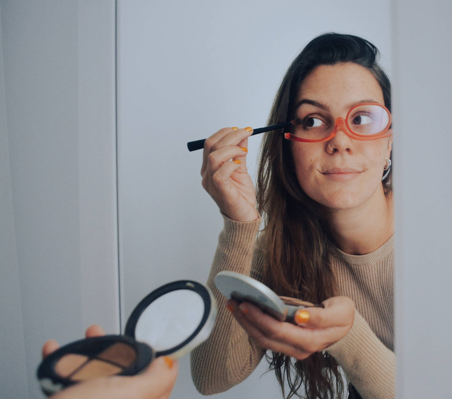 Red And Black Makeup Reader