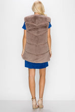 Load image into Gallery viewer, Joan Fur Vest
