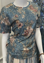 Load image into Gallery viewer, Short Sleeve Sequin Top
