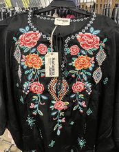 Load image into Gallery viewer, Crushed Embroidery Top
