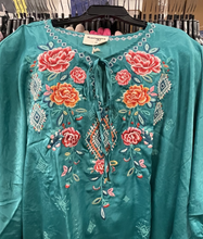 Load image into Gallery viewer, Crushed Embroidery Top
